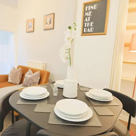 Lovely One Bedroom Flat In St Michael's Hill 아파트 *