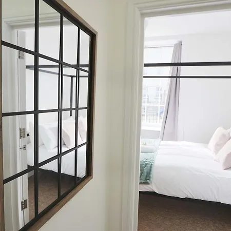 Lovely One Bedroom Flat In St Michael's Hill 아파트