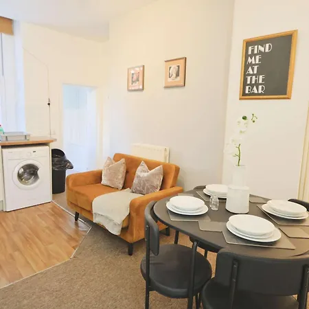 Lovely One Bedroom Flat In St Michael's Hill * 브리스틀