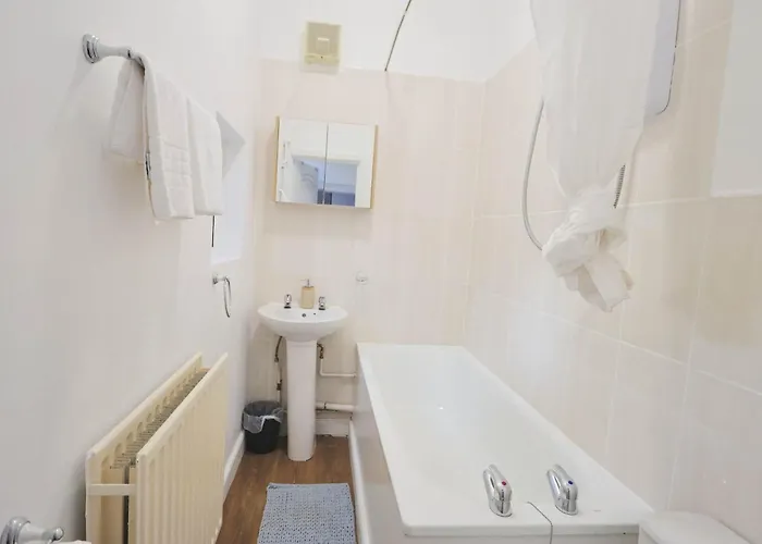 Апартаменти Lovely One Bedroom Flat In St Michael's Hill